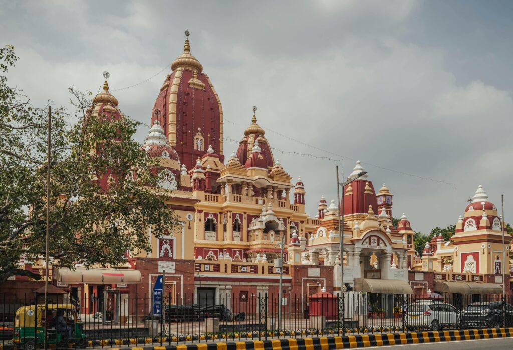Stunning view of Birla Mandir Temple, New Delhi with beautiful architecture under cloudy skies.